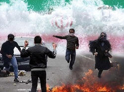 بی‌اعتنایی مردم به شعارهای ساختارشکنانه مقابل دانشگاه تهران + فیلم
