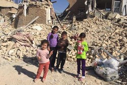 پس از گذشت بیش از 2 ماه از زلزله کرمانشاه، چه کسی هنوز مشغول به امدادرسانی است؟