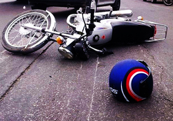 مرگ دردناک موتورسوار، 5 ثانیه پس از تصادف + فیلم