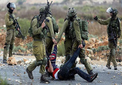 کمین جوانان فلسطینی به خودروهای نظامی رژیم صهیونیستی + فیلم