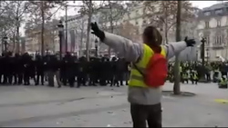آتش زدن ده‌ها خودرو در پنجمین شنبه سیاه پاریس + فیلم