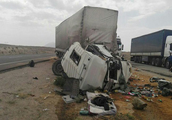 حادثه مرگبار برخورد یک اتوبوس با کامیون + فیلم