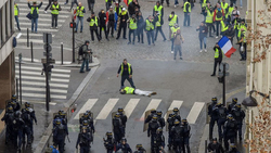 درگیری پلیس و معترضان به سیاست‌های دولت فرانسه + فیلم