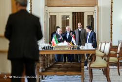 دیدار نماینده ویژه رئیس جمهور افغانستان در امور صلح با وزیر امور خارجه