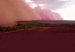 طوفان سنگینی که سواحل شمال هاوایی را در نوردید + فیلم
