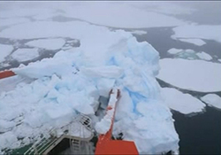 تصاویری از ذوب شدن بزرگ‌ترین کوه یخی جهان + فیلم