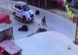 نجات یک کودک در حال سقوط توسط سرباز قهرمان + فیلم
