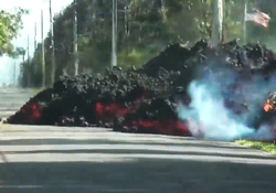 فیلم واژگونی خودروی شاسی بلند در وسط بزرگراه
