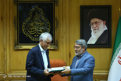 اعطای حکم شهردار تهران از سوی وزیر کشور
