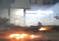 دود در آسمان استان خوزستان به دلیل آتش سوزی تالاب هورالعظیم در عراق + فیلم