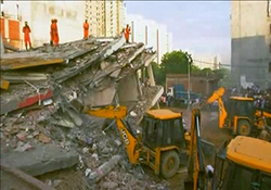 زیر آوار ماندن ۷ نفر بر اثر ریزش یک ساختمان ۶ طبقه در چین + فیلم