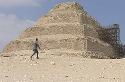 لحظه دیدنی باز شدن تابوت یک فرعون مومیایی شده + فیلم