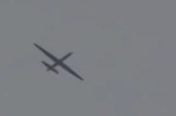 سرنگونی هواپیمای جاسوسی سعودی‌ها در یمن + فیلم