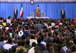 رهبر انقلاب: پرچم‌داری یک بانوی چادری برای کاروان ایران یک قدرت‌نمایی فرهنگی بود + فیلم