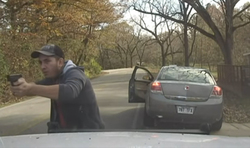 چپ کردن کامیون روی یک خودرو برای فرار از تصادف شاخ به شاخ + فیلم