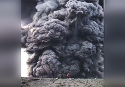کوهنوردانی که هنگام صعود به قله، با فوران کوه آتشفشان روبرو شدند + فیلم