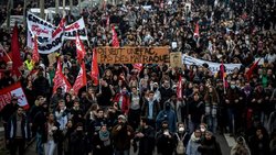 تظاهرات دانش آموزان فرانسوی برای اصلاحات آموزشی در سه شنبه سیاه + فیلم