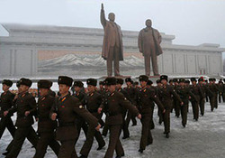 استفاده مردم پیونگ یانگ از تراموای ساخت کره شمالی + فیلم