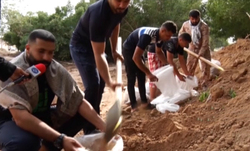 گروه جهادی امام رضا(ع) در تلاش برای بازگشت آرامش به مناطق سیل زده لرستان + فیلم