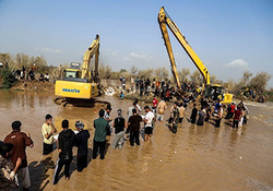 اقدامات مردم و مسئولان مشهدی برای جلوگیری از وقوع سیل‌های شدید + فیلم