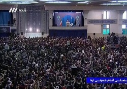 امام خمینی (ره): دشمنان از اسلام سیلی خورده‌اند + فیلم