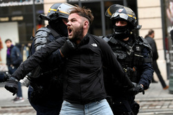تداوم اعتراضات مردم فرانسه علیه خشونت پلیس