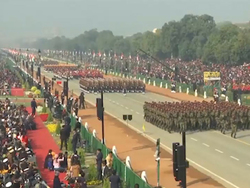 احترام نظامی نارندرا مودی در مراسم ۷۴ سالگی استقلال هند + فیلم