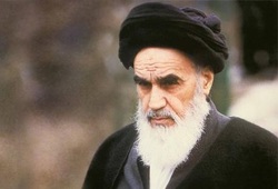 بیانات امام خمینی (ره) درباره تلاش دشمنان برای وابسته کردن ایران به غرب + فیلم