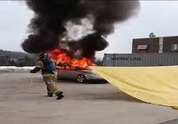 آتش زدن خودرو هنگام سوخت گیری + فیلم