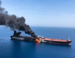 نخستین فیلم از نفتکش‌های آتش گرفته در دریای عمان