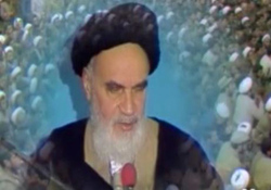 فیلمی از تنفیذ حکم اولین دوره ریاست جمهوری آیت‏ اللّه خامنه‌‏ای از سوی امام خمینی (ره)