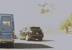 هجوم خودروی سواری به ماشین پلیس + فیلم