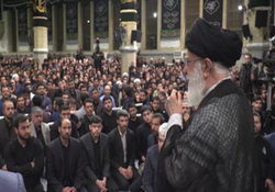 امام خمینی (ره): افرادی که خواب آمریکا را می‌بینند، خدا بیدارشان کند + فیلم
