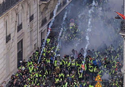 تظاهرات گسترده مردم فرانسه علیه برنامه اصلاحات نظام بازنشستگی + فیلم