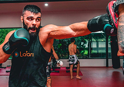 تمرینات امیر علی اکبری برای حضور در سازمان‌هایی به جز UFC + فیلم