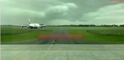 لحظه برخورد صاعقه با هواپیما در کانادا + فیلم