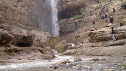 جاری شدن آبشارها در نئوم عربستان + فیلم
