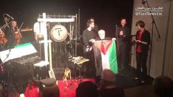 بازداشت یک زن مقابل کعبه پس از برافراشتن پرچم فلسطین + فیلم