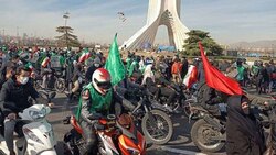 چادر زدن مخالفین دولت، مقابل مجلس یک کشور! + فیلم