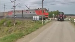 تصادف وحشتناک قطار با اتوبوس + فیلم
