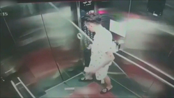 مرگ یک پسربچه بر اثر قرار گرفتن میان درب آسانسور و حفاظ آن + فیلم