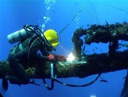 پیدا شدن جنازه غواصان در زیر آب پس از چند سال + فیلم