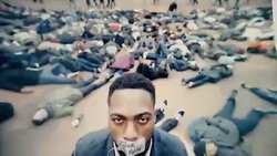 نویسنده آمریکایی: سیاه پوستان در ایالات متحده با خشونت پلیس و کرونا می‌میرند + فیلم