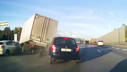 تصادف مرگبار خودروی سواری با یک دستگاه کامیون + فیلم
