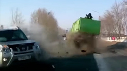 تصادف مرگبار یک دستگاه تریلی با خودروی شاسی بلند + فیلم