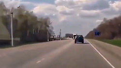 تصادف خودرو با مخزن زباله حین فیلمبرداری کردن راننده با موبایل + فیلم