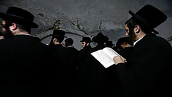 برگزاری مراسم عروسی نوه خاخام بزرگ یهودیان نیویورک در بزنگاه هجوم سنگین کرونا + فیلم