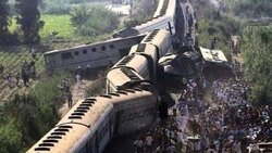 تصاویری از تصادف مرگبار دو قطار مسافربری در پاکستان