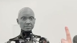 آموزش ورزش کرلينگ با روبات + فیلم
