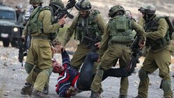 ضرب و شتم خانواده فلسطینی توسط نظامیان اشغالگر + فیلم